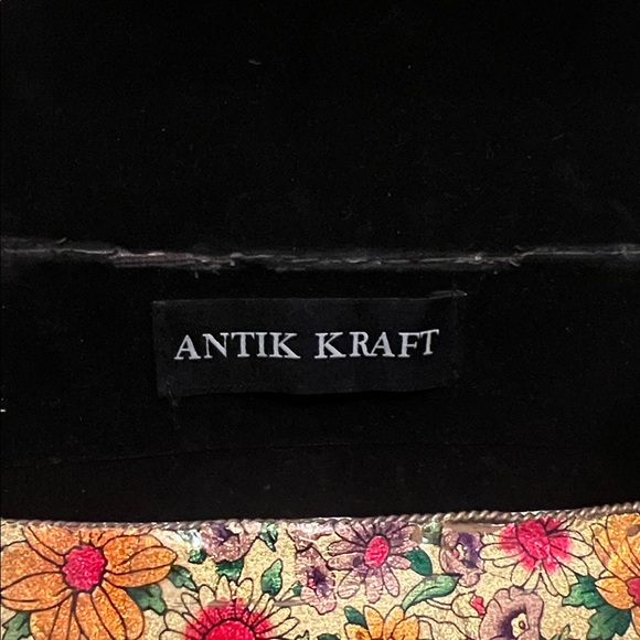 Antik Kraft Metal Clutch Mosaic Design